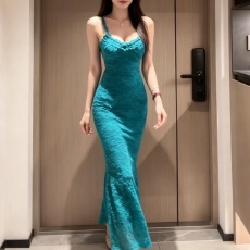 批发法式轻奢镂空蕾丝吊带连衣裙女夏季新款性感气质修身显瘦包臀长裙