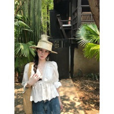 VASSE美蟹白色棉质刺绣蕾丝喇叭袖V领上衣女春夏收腰绑带中袖衬衫