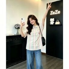 批发彩色竖<b class='q'>条纹</b>短袖<b class='q'>衬衫</b>女夏季宽松口袋蝴蝶刺绣清新百搭上衣