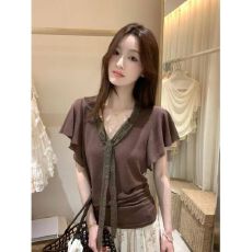 批发杏色系带荷叶小飞袖上衣女侧边抽褶<b class='q'>收腰</b>温柔风短款雪纺小衫