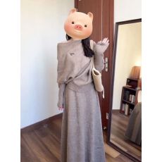 批发韩系时尚高级感露肩一字领上衣高腰松紧腰长款灰色半身裙两件<b class='q'>套装</b>