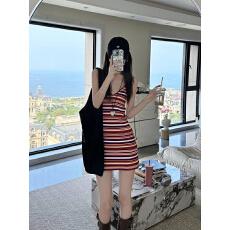 批发法式复古条纹露背吊带连衣裙女夏2026修身显瘦气质设计感辣妹裙子
