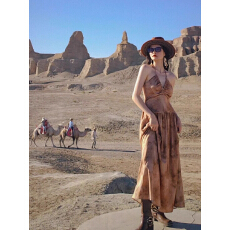 批发中式沙滩裙子吊带高级法式赫本风收腰海边度假露背连衣裙长裙夏季