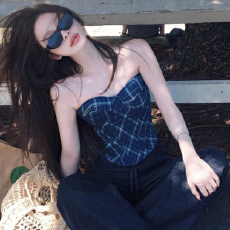 批发法式格子设计感抹胸背心女<b class='q'>夏</b>季外穿高级感气质纯欲辣妹修身短款