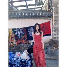 批发2026新款休闲气质收腰显瘦拼接红格子长款吊带<b class='q'>连衣裙</b>女