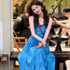 批发度假风出游出片多巴胺<b class='q'>连衣裙</b>女2026新款夏日绝美韩系独特漂亮裙子