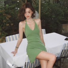 批发绿色飘带露背v领<b class='q'>挂</b><b class='q'>脖</b><b class='q'>连衣裙</b>女夏季修身针织裙子超仙收腰简约短裙