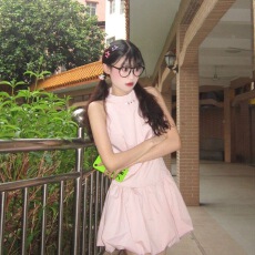 批发法式甜美粉色无袖<b class='q'>挂</b><b class='q'>脖</b><b class='q'>连衣裙</b>女夏季设计感收腰显瘦蓬蓬短裙小个子