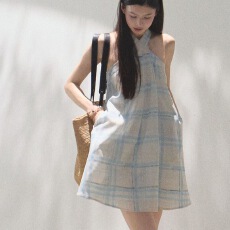 批发夏日2026新款格纹无袖<b class='q'>挂</b><b class='q'>脖</b>露肩吊带<b class='q'>连衣裙</b>短款小个子女夏季