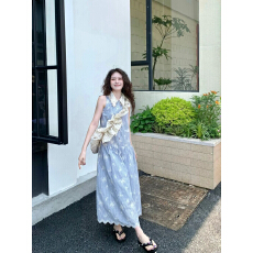 批发高级感海边度假<b class='q'>连衣裙</b>女夏新款设计感绝美蕾丝翻领无袖衬衫长裙子