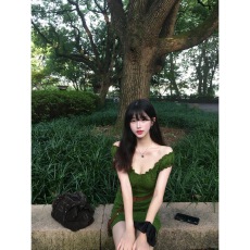 批发法式绝美绿色彩线连衣裙女夏季辣妹v领一字领两穿修身显瘦短裙子