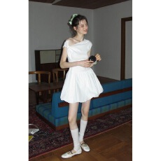 批发斜肩系带<b class='q'>花苞</b>连衣<b class='q'>裙</b>女夏少女风无袖简约气质显瘦a字短<b class='q'>裙</b>潮牌