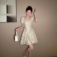批发气质方口领波点连衣裙高腰显瘦短裙时尚名媛赫本风小个子裙