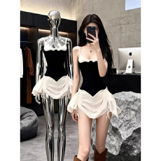 批发秋季纯欲辣妹风黑色吊带连衣裙女秋<b class='q'>冬</b>高级感收腰显瘦生日礼服短裙