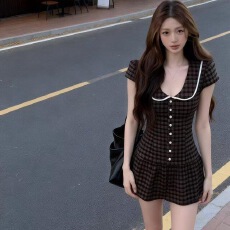 批发法式学院风娃娃领格纹连衣裙子女2026夏季新款小个子<b class='q'>气质</b>收腰短裙