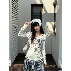 批发美式满印星星字母V领长袖T恤女秋季新款修身甜酷辣妹<b class='q'>显瘦</b>内搭上衣