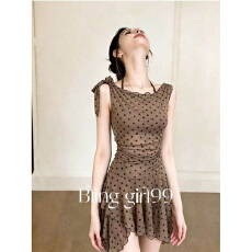批发波点露背连体裙式仙女范遮肚显瘦性感