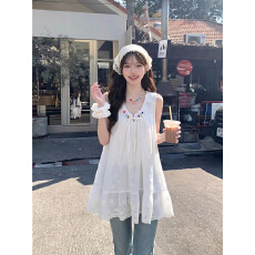 批发2026超火减龄白色彩色串珠吊带背心女夏蕾丝娃娃衫多巴胺无袖上衣