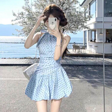 批发蓝色波点绑带挂脖<b class='q'>连衣裙</b>女夏季海边度假辣妹收腰<b class='q'>花苞</b>短裙