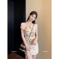 批发轻熟纯欲风斜肩碎花连衣裙女夏季<b class='q'>新款</b>褶皱显身材约会穿搭包臀短裙