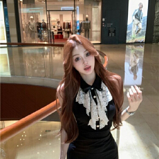 批发蕾丝拼接挖肩挂脖连衣裙女秋季杏色修身包臀裙无袖收腰纯欲短裙