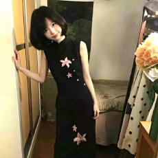 批发清冷感新中式百合刺绣<b class='q'>旗袍</b>连衣裙子女复古修身无袖气质改良中长裙