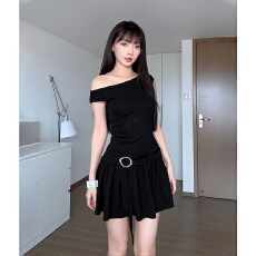 批发夏季新款<b class='q'>百搭</b>收腰黑色裙子露肩美式辣妹短裙一字领斜肩鱼骨连衣裙