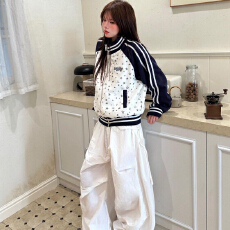 批发秋冬必备满印星星休闲拼接立领夹克棒球服拉链外套情侣上衣