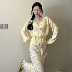 批发时尚设计感<b class='q'>镂空</b>外套毛衣女收腰绑带V领针织<b class='q'>衫</b>显瘦半身裙两件套装