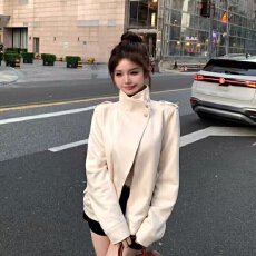 批发小姐姐白巧恋人仿麂皮外套女<b class='q'>春秋</b>米白色设计感机车风宽松夹克