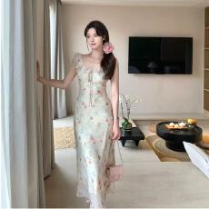 批发法式夏季新款氛围温柔优雅修身<b class='q'>长裙</b>纯洁收腰茉莉碎花<b class='q'>雪纺</b>连衣裙