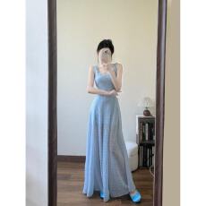批发法式蓝色方领吊带<b class='q'>连衣裙</b>女夏海边度假气质高级感收腰显瘦蓬蓬长裙