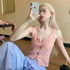 批发多巴胺粉色镂空针织背心女夏季新款甜美内搭外穿马甲叠穿吊带<b class='q'>上衣</b>