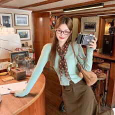 批发春季新款修身短款针织<b class='q'>衫</b><b class='q'>毛</b>衣(含丝巾)+高腰显瘦半身裙套装