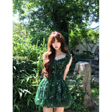 批发法式复古绿色木耳边v领碎花<b class='q'>连衣裙</b>女夏季2026新款收腰花苞短裙子