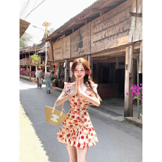 批发度假风显白复古碎花连衣裙女夏新款纯欲辣妹收腰显瘦飞袖短裙