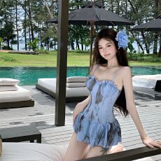 批发2026新款小鱼裙式晕染印花泳衣女蓝灰露背休闲连体泳衣
