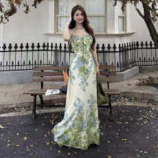 批发新款森系风高级感印花荷叶边飞飞袖连衣裙女夏季收腰身<b class='q'>包臀</b><b class='q'>长裙</b>子