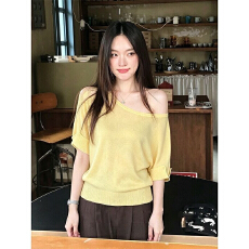 韩系斜肩蝙蝠袖针织衫女夏季设计感露肩短袖t恤宽松多巴胺上衣ins