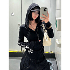 批发美式亚文化y2k高街秋<b class='q'>冬</b>季长袖连帽t恤女哥特风修身显瘦辣妹上衣in