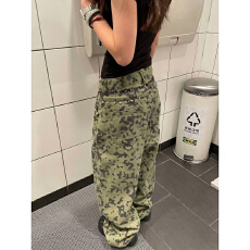 批发美式复古<b class='q'>大码</b>水洗做旧迷彩铆钉牛仔裤女街头宽松显瘦阔腿垂感长裤