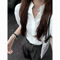 批发新款法式甜美白色v领<b class='q'>短袖</b><b class='q'>衬衫</b><b class='q'>女</b>修身半袖<b class='q'>衬衣</b>设计感气质上衣夏季