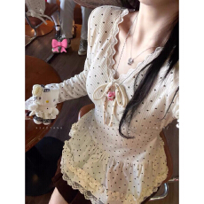 批发蝴蝶结爱心波点<b class='q'>蕾丝</b>花边长袖T恤女秋冬新款绝美内搭打底衫v领<b class='q'>上衣</b>