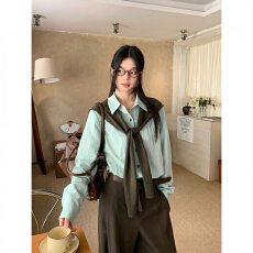 批发咖色披肩绿色宽松<b class='q'>衬衫</b>女秋2026新款纽扣设计休闲上衣穿搭时尚长袖