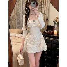 批发小幸运抱走草莓纯欲风辣妹<b class='q'>蕾丝</b>重工镶钻吊带连衣裙外套套装