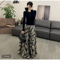 批发新款<b class='q'>韩版</b>通勤时尚百搭圆领长袖<b class='q'>小衫</b>+松紧腰中长款A字裙套装