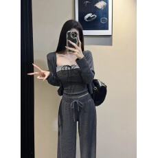 批发新款<b class='q'>韩版</b>时尚短款小开衫+吊带背心+松紧腰条纹阔腿裤三件套