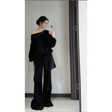 批发新款韩版时尚立体玫瑰花面料拼接斜肩上衣+屁帘<b class='q'>休闲裤</b>套装 ​