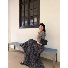 批发新款韩版时尚百搭U领短袖T恤+松紧腰格子褶皱半身长裙套装