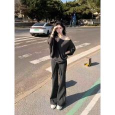 批发新款蝙蝠袖斜肩一字领上衣+条纹喇叭裤抽绳系带休闲裤套装